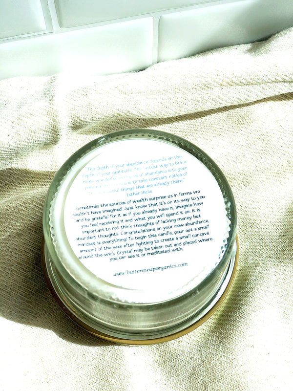 Jar lid with text on a beige fabric background